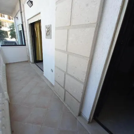 Apartment Like